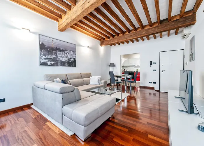 Medieval In Piazza Trento-trieste *