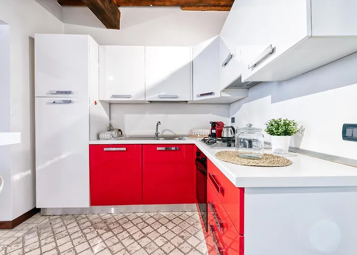 Medieval In Piazza Trento-trieste *